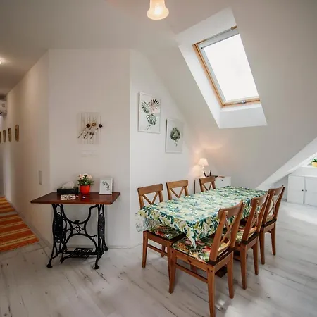 View- Free Parking Apartment *