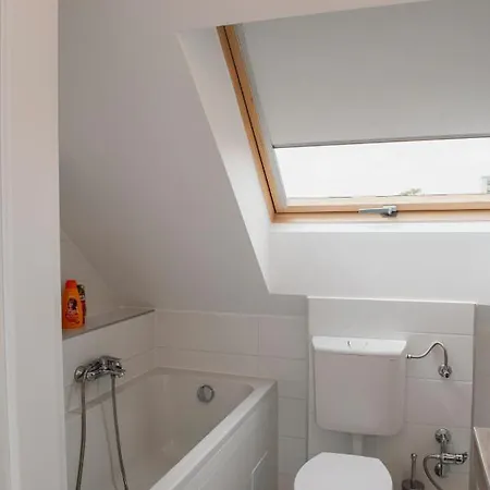 View- Free Parking Apartment