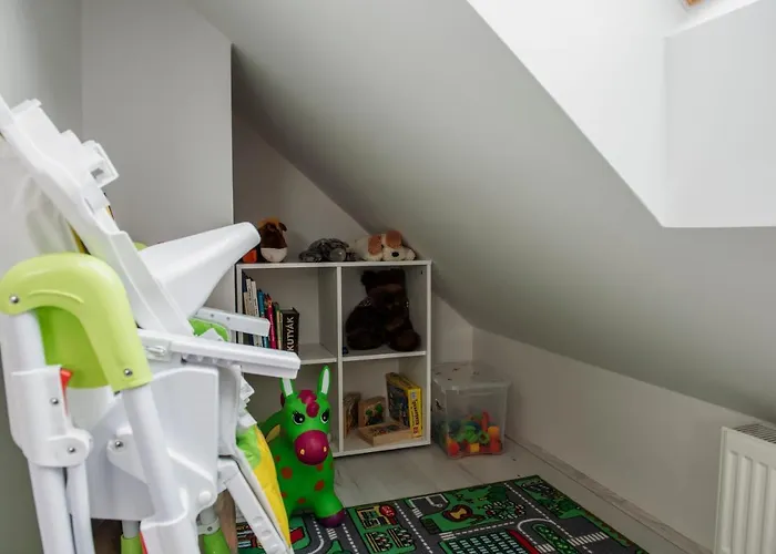 View- Free Parking * 佩奇